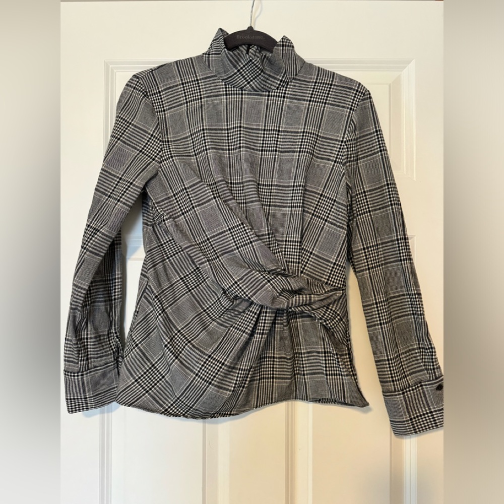 Zara Black/White stripe back zip up blouse.  Size S